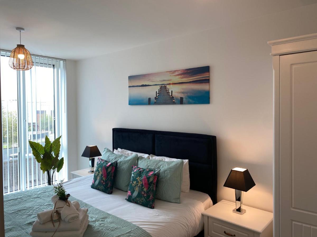 Berks Luxury Serviced Apartments , Free Parking, Free Gym And Free Wifi Bracknell Ngoại thất bức ảnh