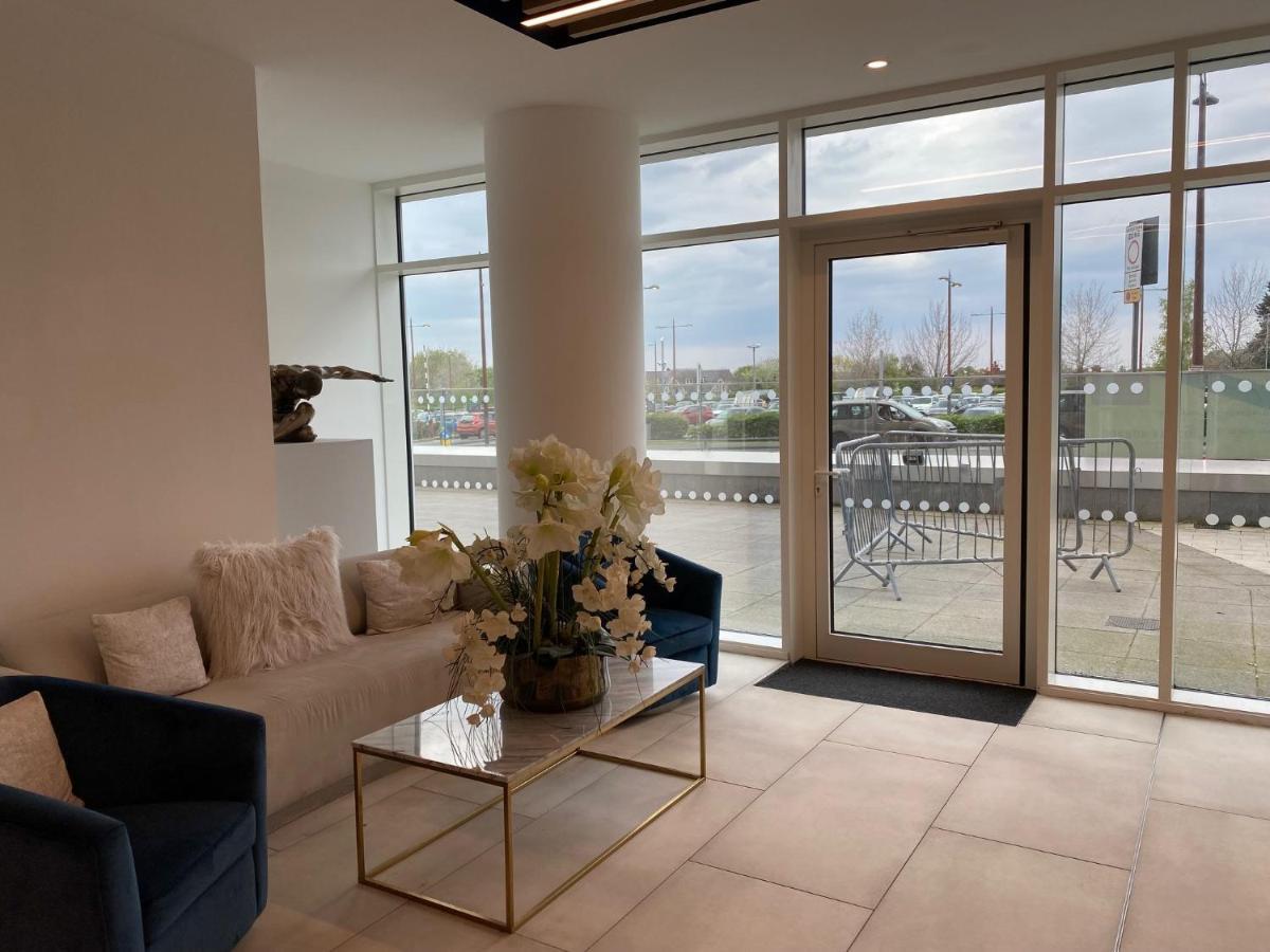 Berks Luxury Serviced Apartments , Free Parking, Free Gym And Free Wifi Bracknell Ngoại thất bức ảnh